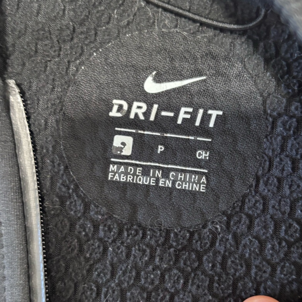 💚Nike Black Short Sleeve Zip-Up Sweatshirt - Picture 6 of 12